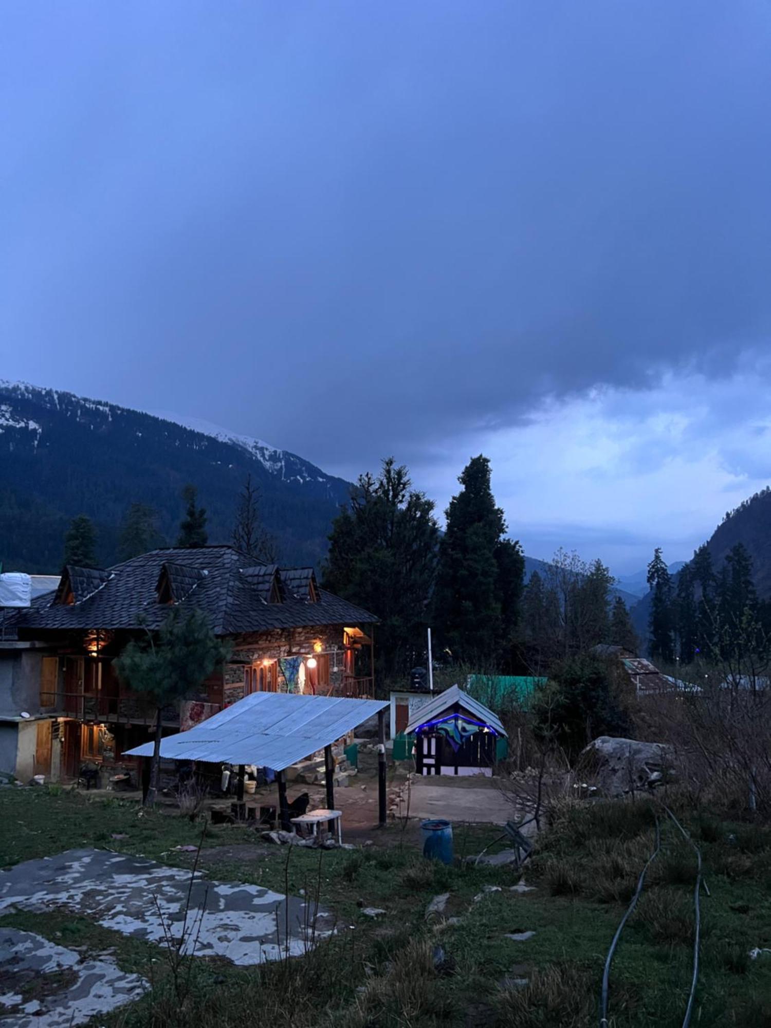 Old Brahma Homestay Kalgha Ngoại thất bức ảnh